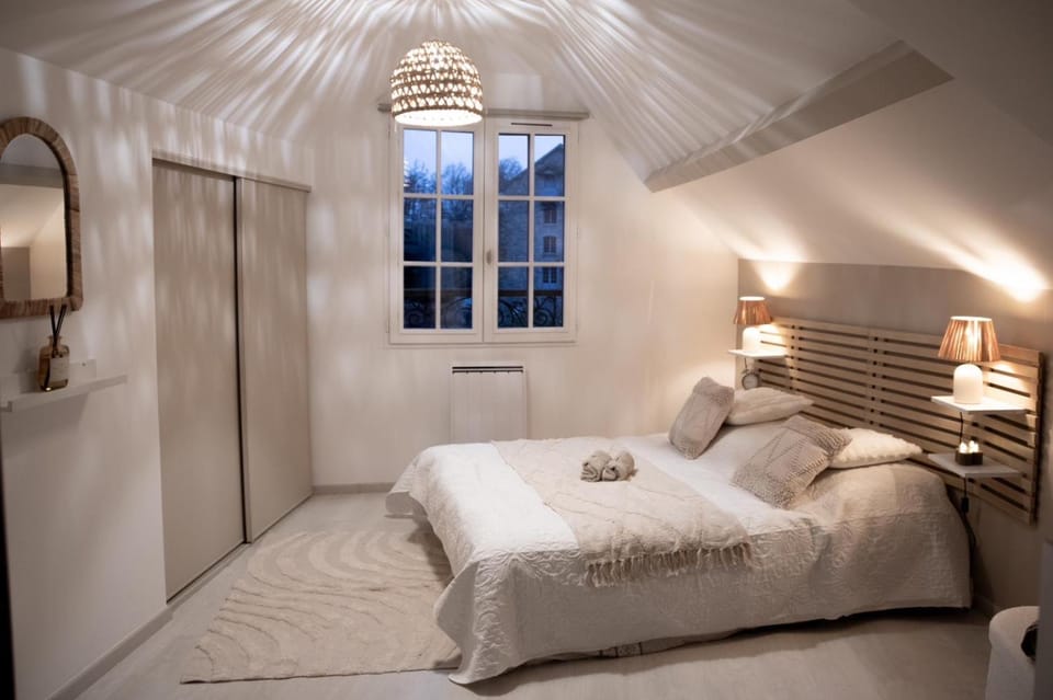 Bed, Photo of the whole room, Bedroom, wardrobe