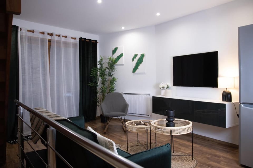 TV and multimedia, Living room, Seating area