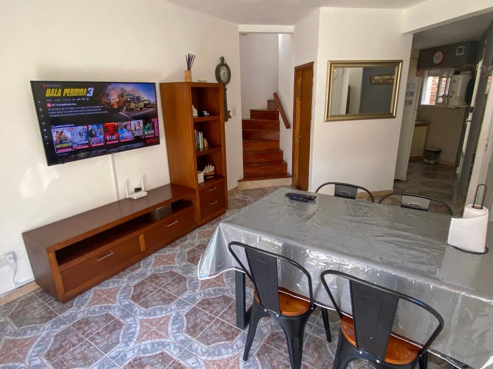 Seating area, Dining area, Area and facilities, Entertainment, Time of day, kitchen