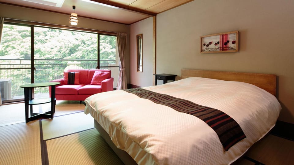 Bed, Living room, Photo of the whole room, Bedroom