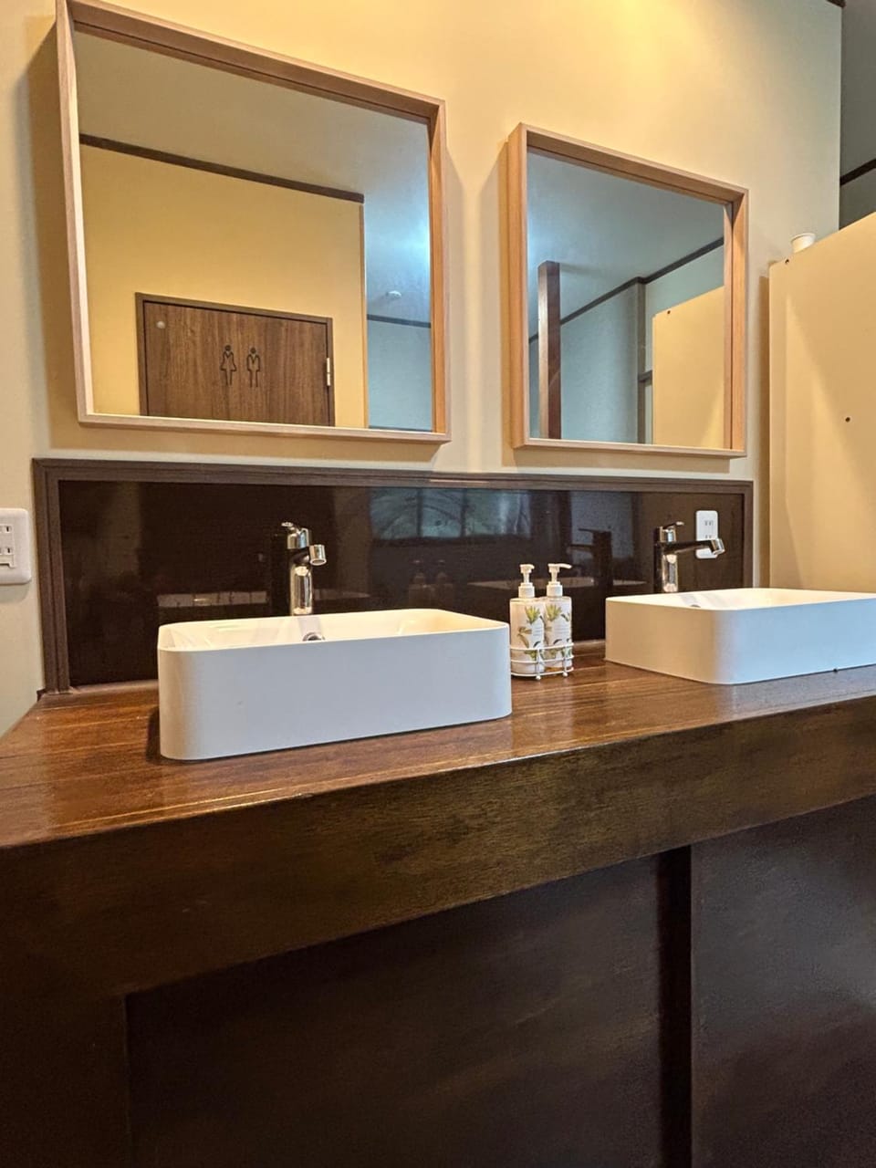 Skiing, Bathroom