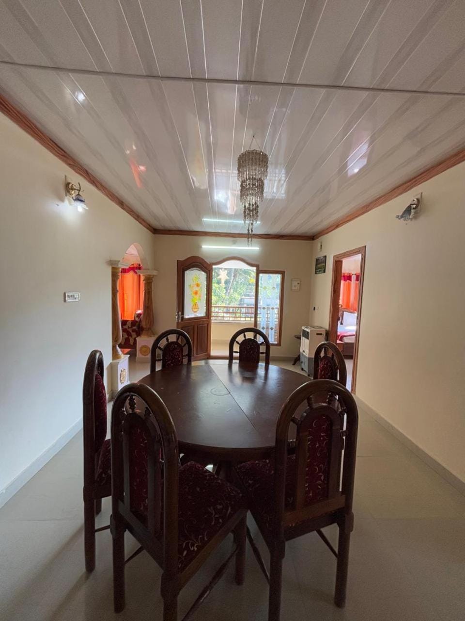 Seating area, Dining area