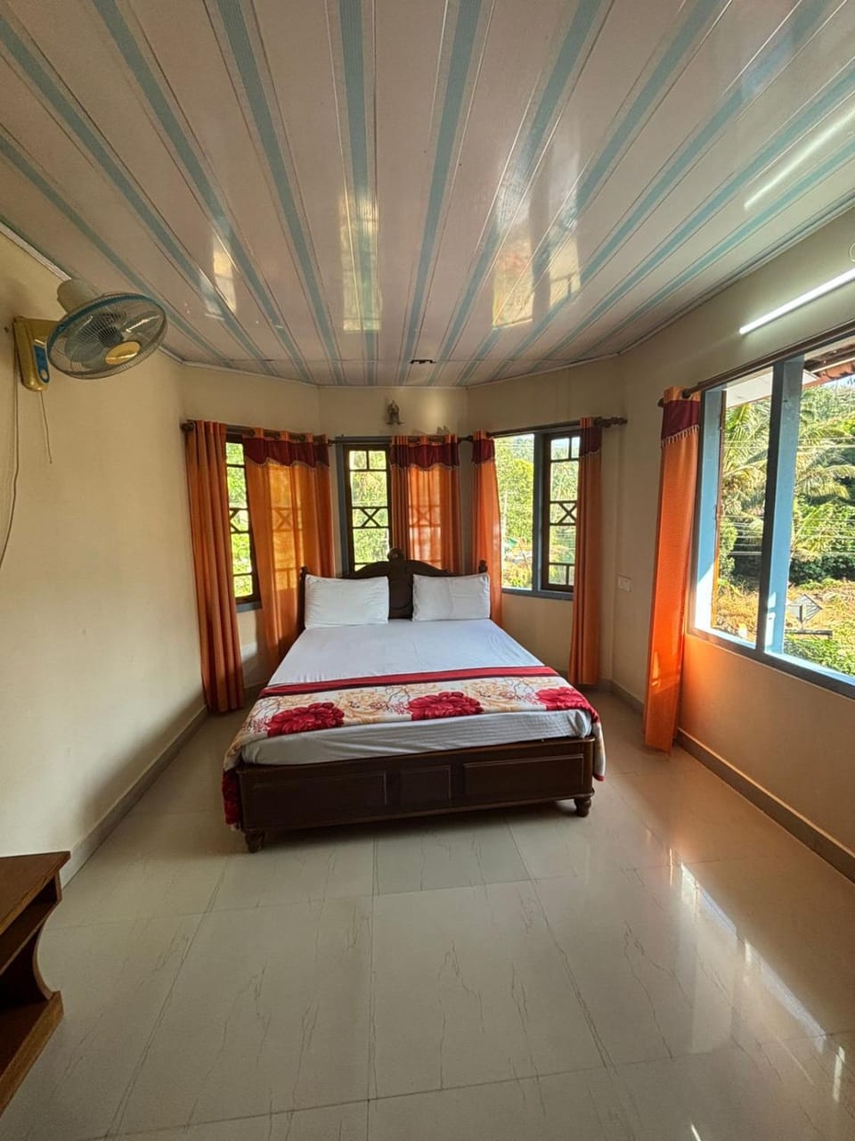 Photo of the whole room, Bedroom