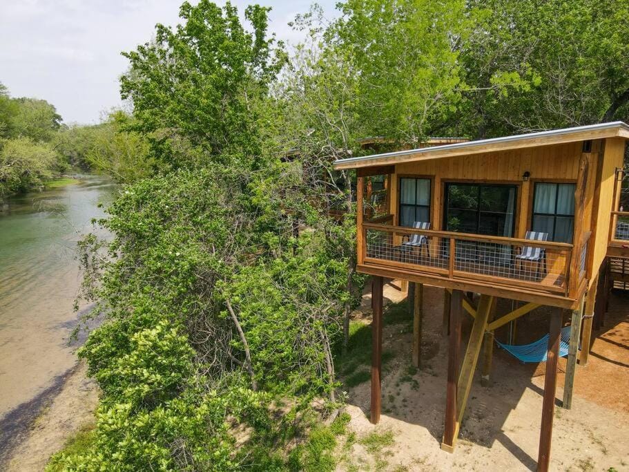 Waterfront Sky Cabin 3 Cabin in Canyon Lake