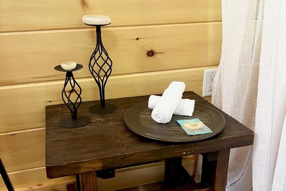 Firefly Haven - Summer Oasis with HOT TUB House in Gatlinburg