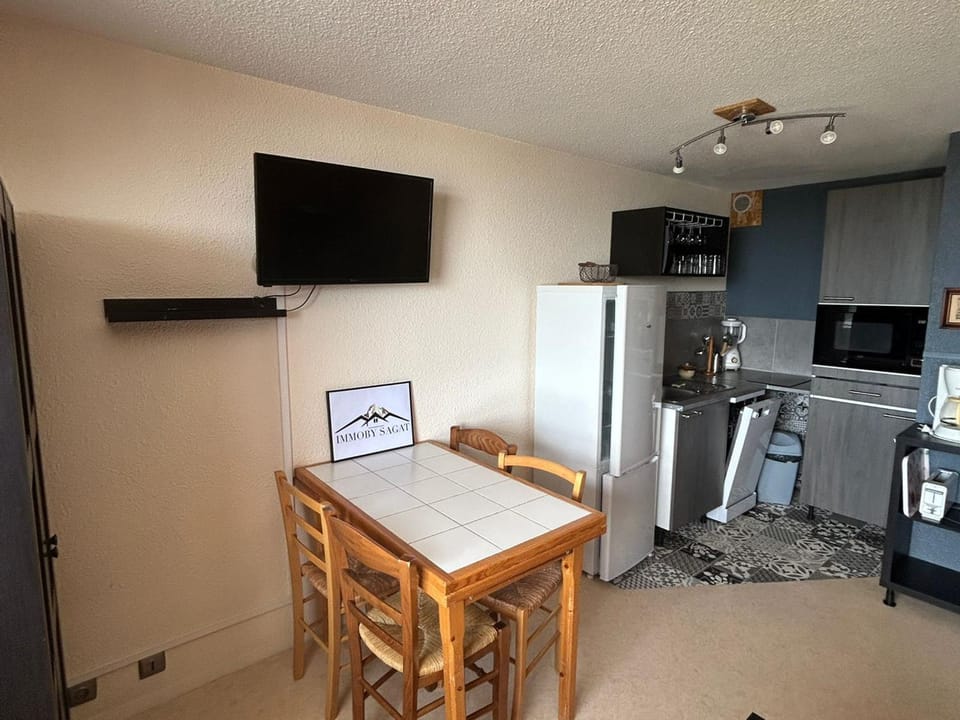 Charmant Studio au Centre de Super Besse pour 2-4 Pers. - FR-1-814-4 Apartment in Besse-et-Saint-Anastaise