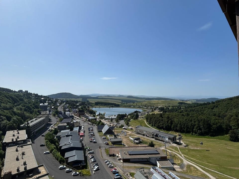 Studio à Super Besse au pied des pistes - FR-1-814-27 Apartment in Besse-et-Saint-Anastaise