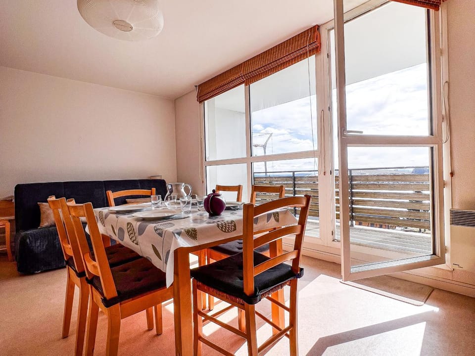 Appartement 6 pers, Wi-Fi, proche pistes ski, garage privé, vue lac et montagnes - FR-1-814-24 Apartment in Besse-et-Saint-Anastaise