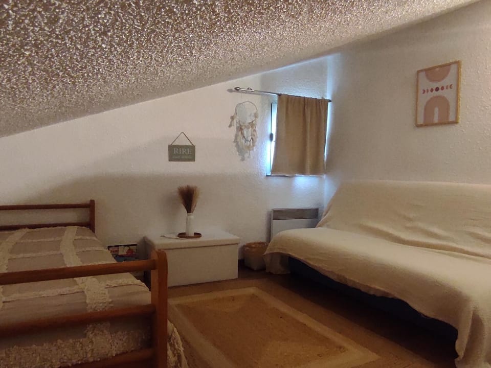 Appartement F3 confortable proche des pistes, idéal familles - FR-1-814-46 Apartment in Besse-et-Saint-Anastaise