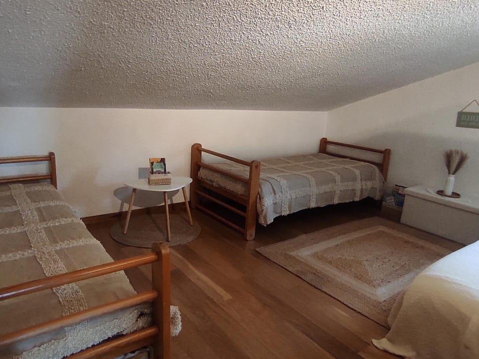 Appartement F3 confortable proche des pistes, idéal familles - FR-1-814-46 Apartment in Besse-et-Saint-Anastaise