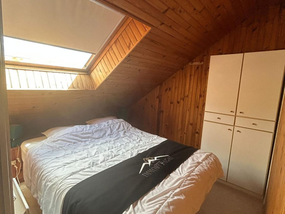 Appartement 2 Chambres - Proche Pistes et Commerces - FR-1-814-48 Apartment in Besse-et-Saint-Anastaise