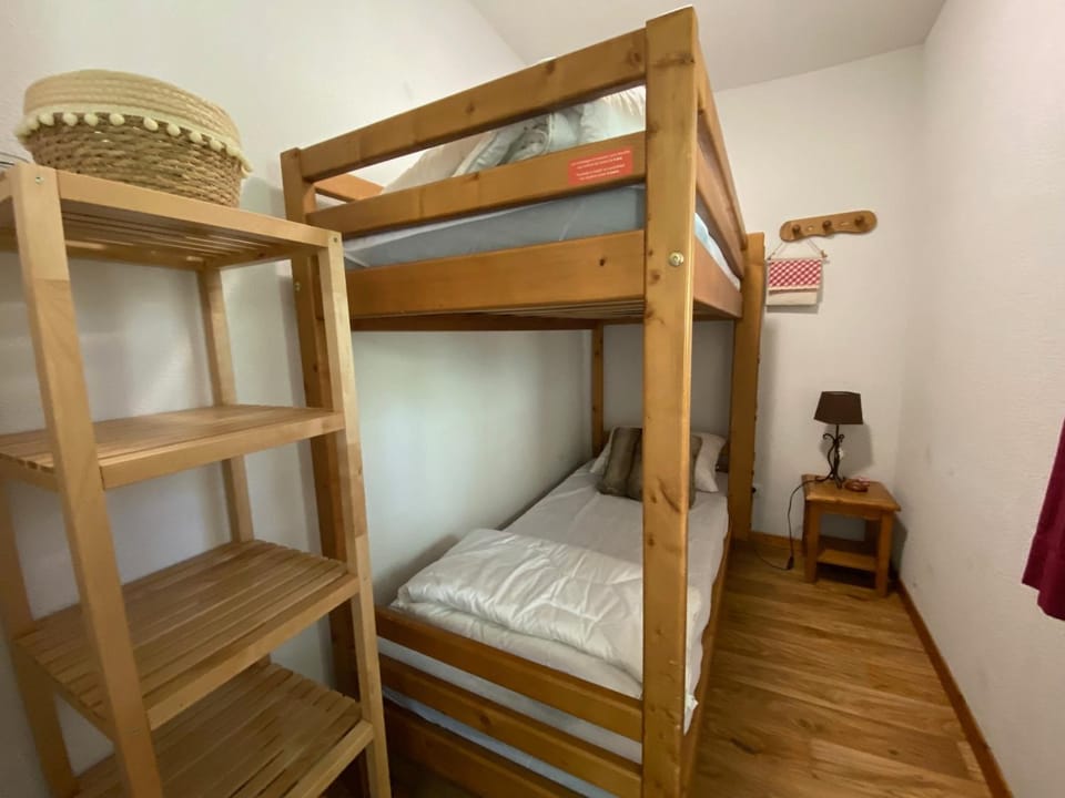 Duplex familial spacieux en pleine nature - FR-1-814-60 Apartment in Besse-et-Saint-Anastaise