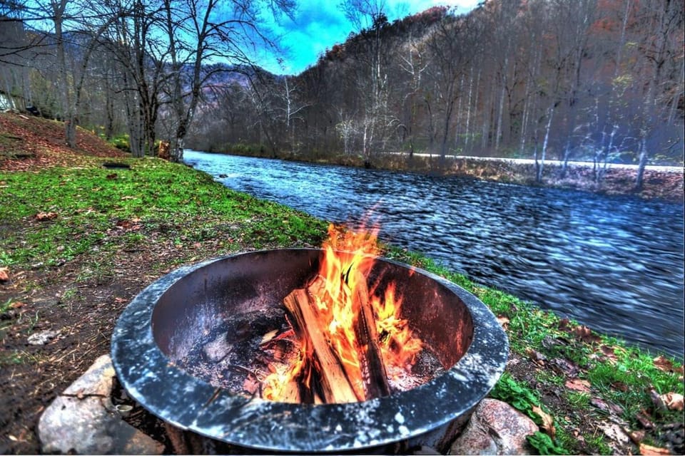 The Hala Lodge and Campground - Roadside Class II -1bed 1bath on Nantahala River Apartment in Stecoah