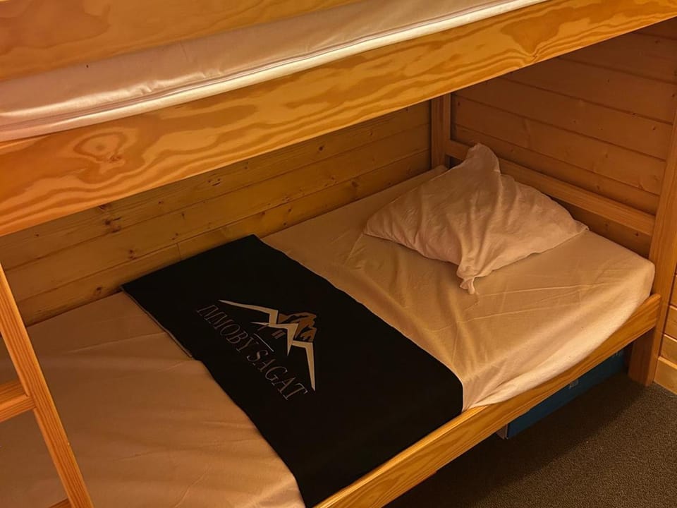 Appartement 4/6 pers. Cœur de station, proche pistes, WIFI - FR-1-814-69 Apartment in Besse-et-Saint-Anastaise