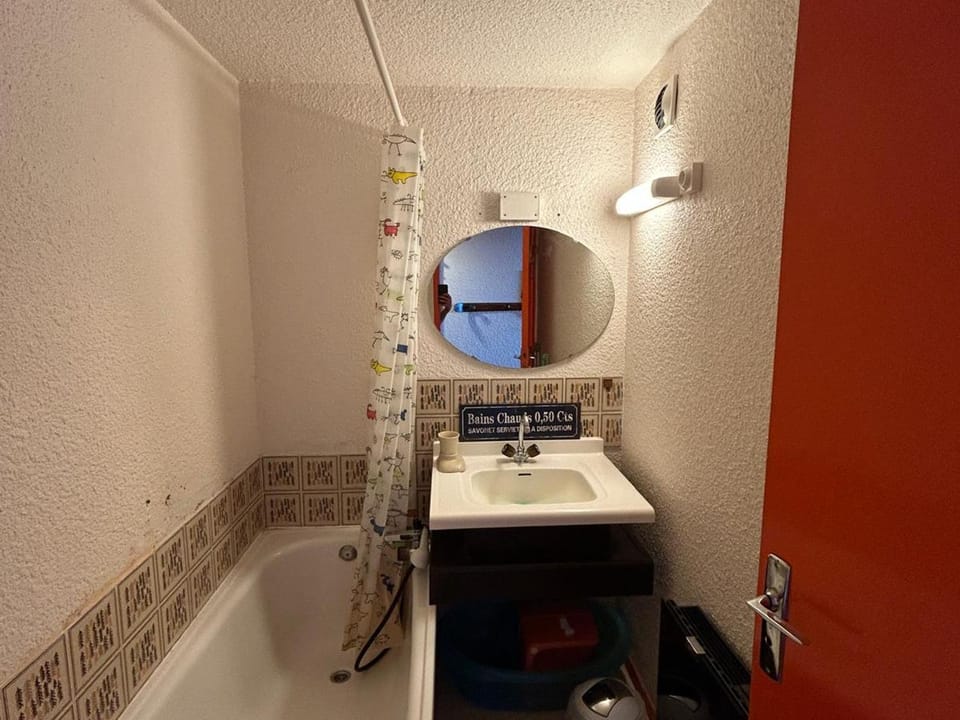 Appartement 4/6 pers. Cœur de station, proche pistes, WIFI - FR-1-814-69 Apartment in Besse-et-Saint-Anastaise