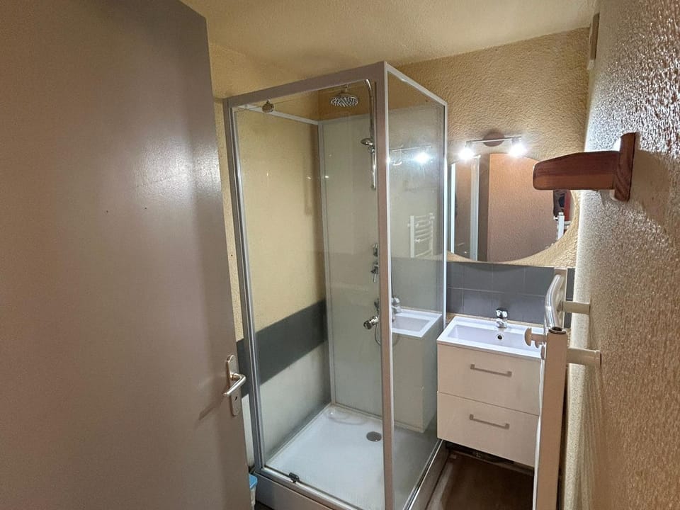 Appartement cosy au centre, accès aux pistes, balcon sud, WIFI, parking à proximité - FR-1-814-70 Apartment in Besse-et-Saint-Anastaise