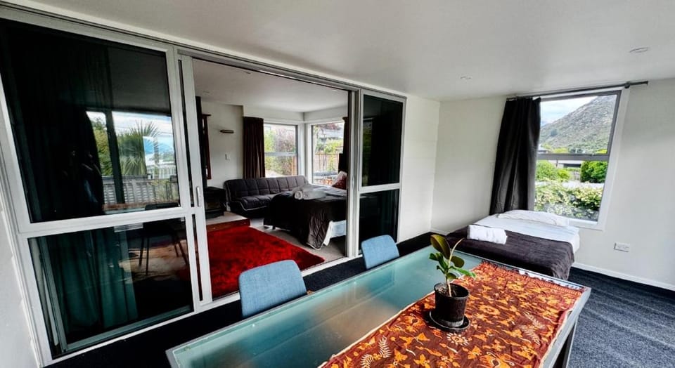 Airport Guesthouse Bed and Breakfast in Queenstown