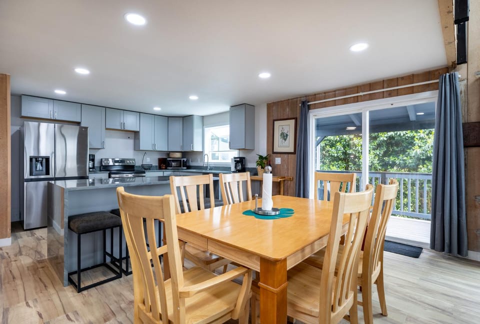 Kitchen or kitchenette, Living room, Seating area, Dining area, dishwasher, oven