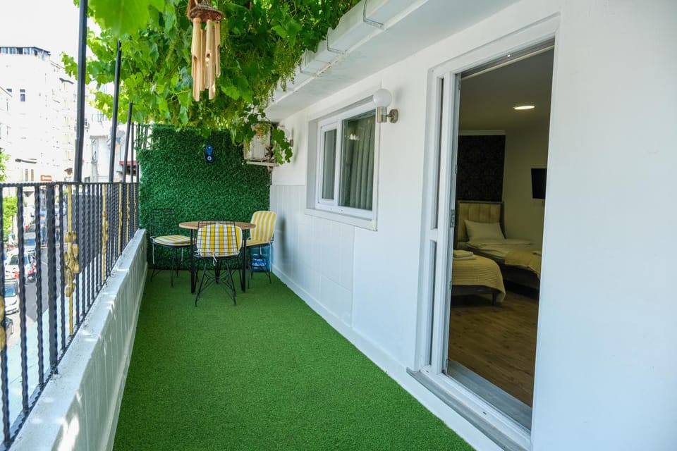 Balcony/Terrace, Garden view