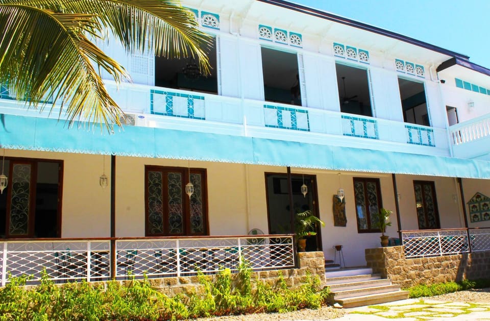 Property building, Facade/entrance, Day