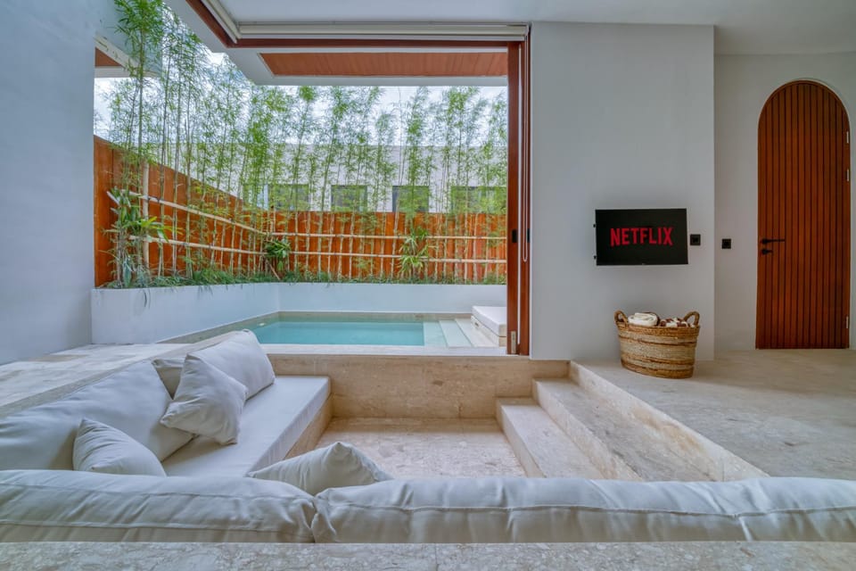 TV and multimedia, Pool view