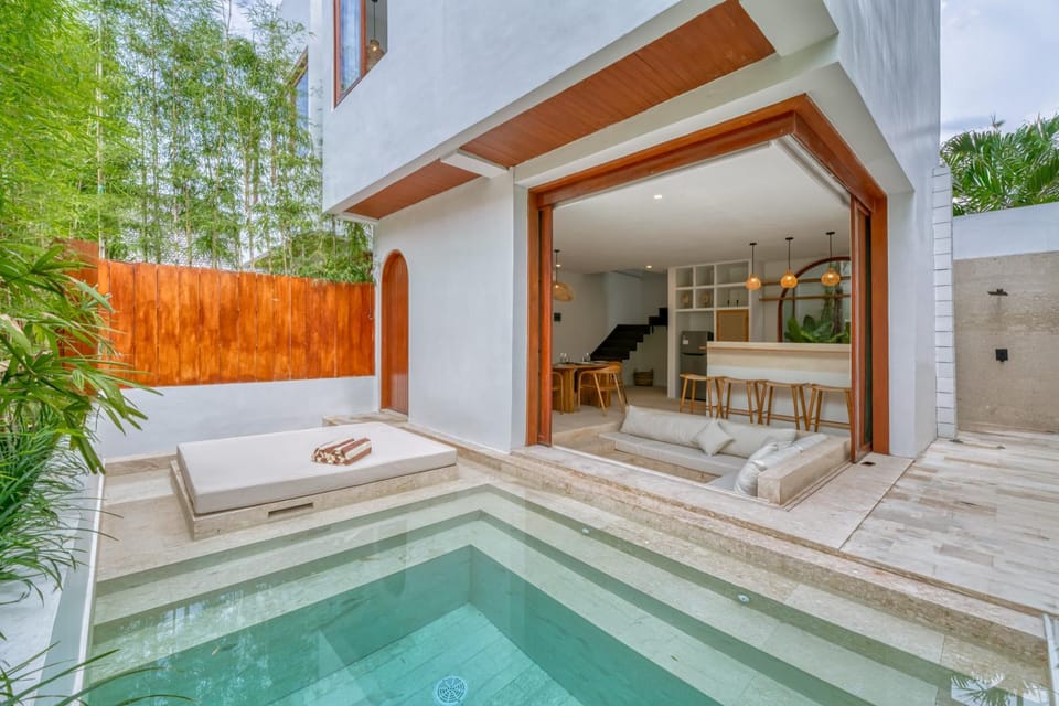 Property building, Pool view