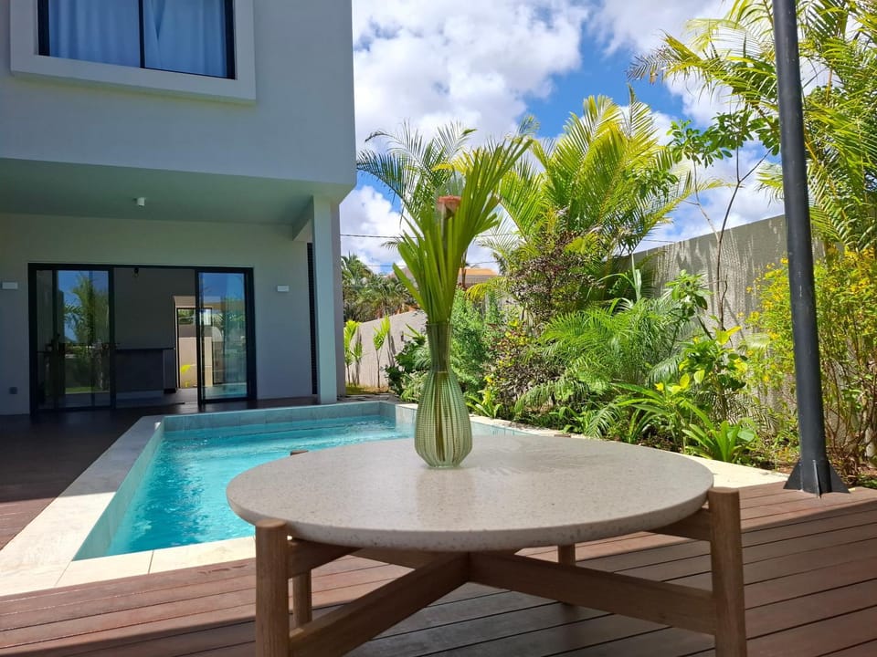 Property building, Garden view, Swimming pool