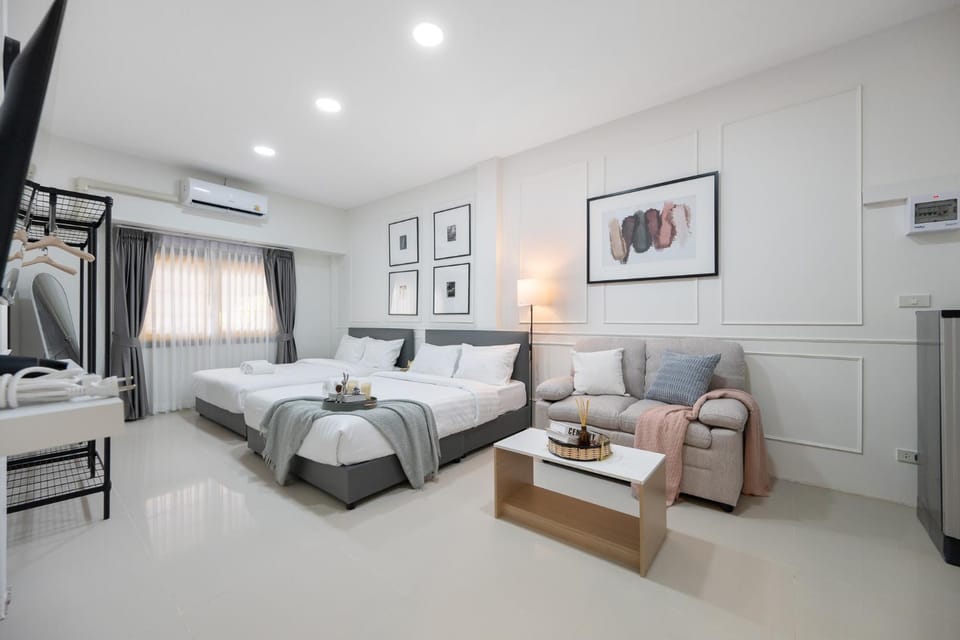Bed, TV and multimedia, Photo of the whole room