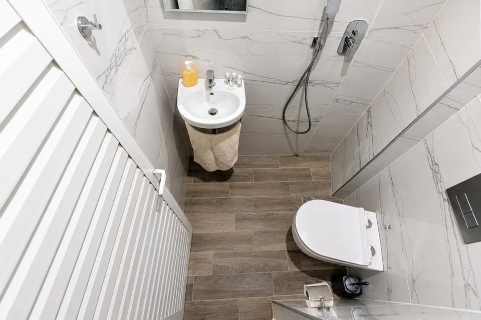 Shower, Toilet, Bathroom
