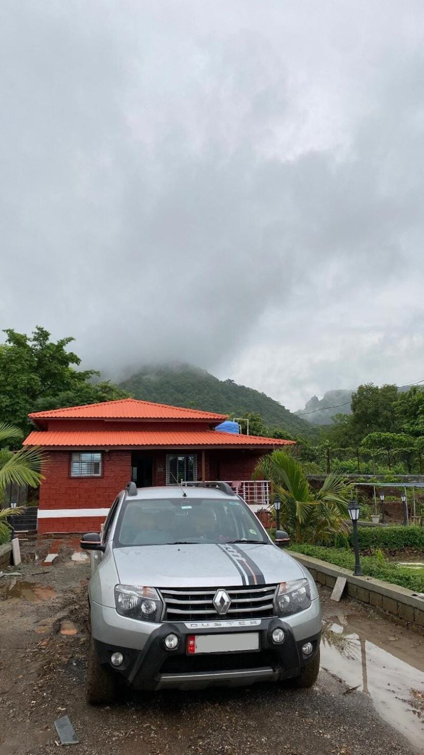 Property building, Day, Natural landscape, Mountain view, Seasons, Parking