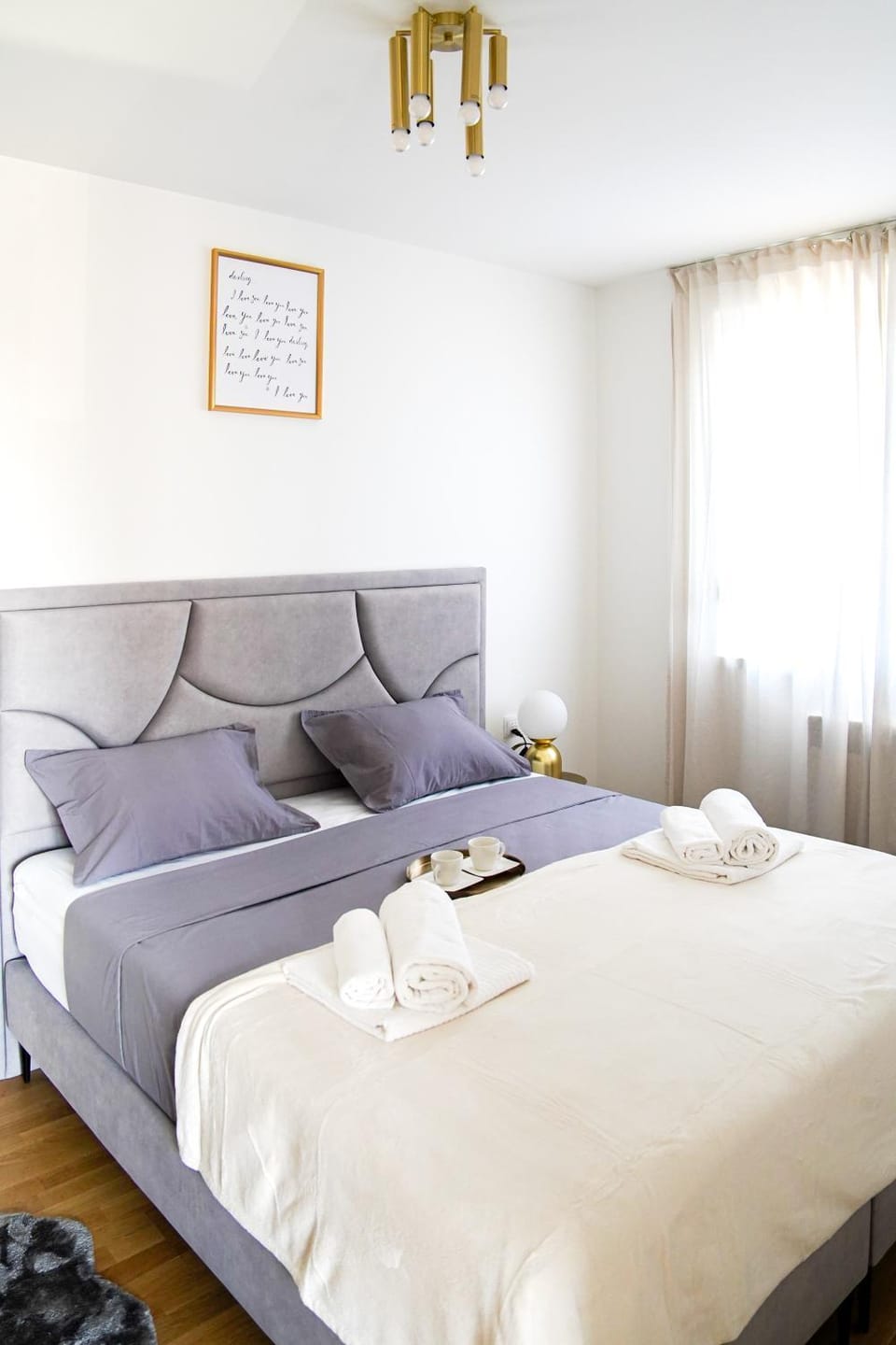 Bed, Bedroom, towels