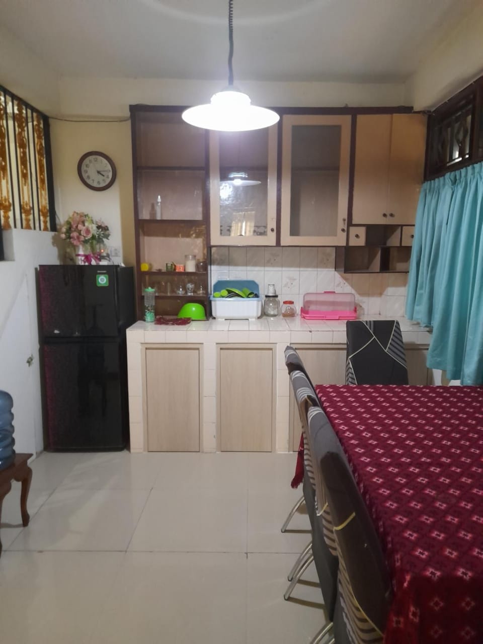 Kitchen or kitchenette, Dining area, stove