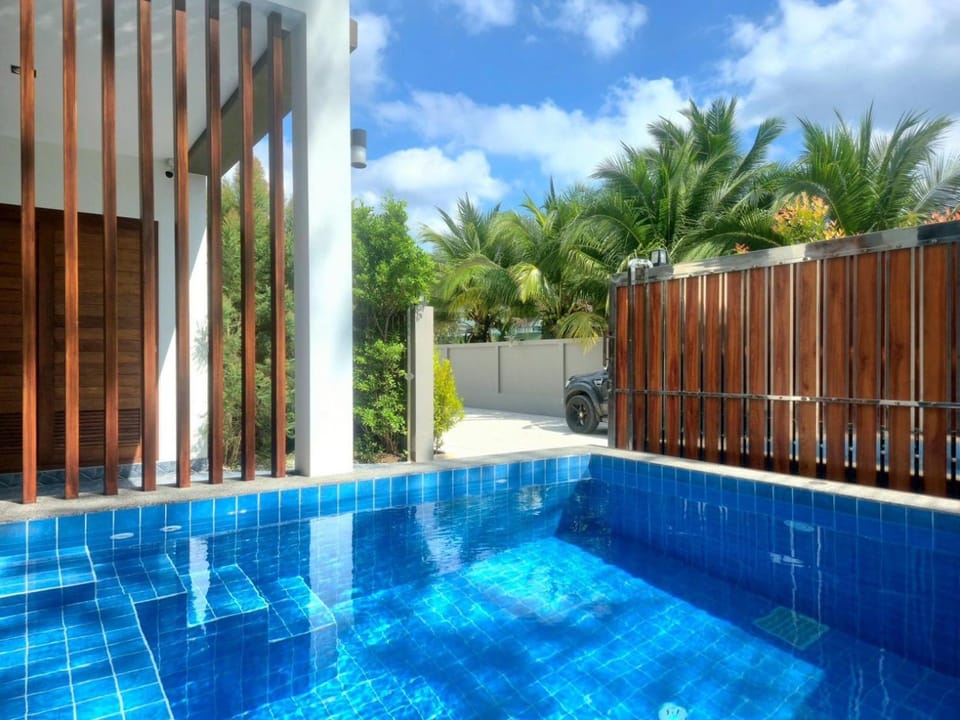 Swimming pool, Swimming pool