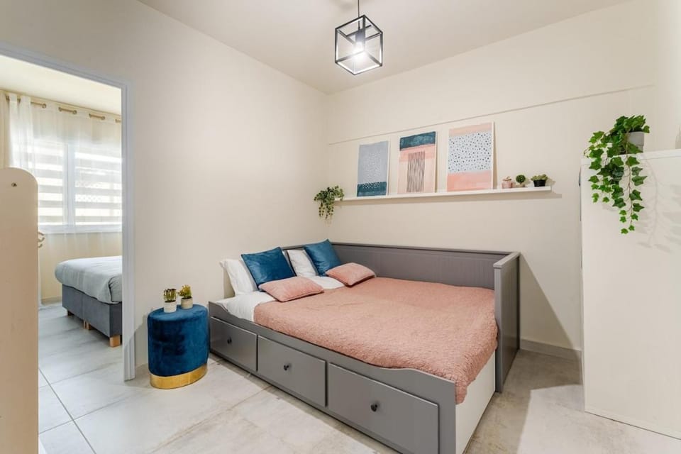 Brand New Modern Stylish 6BDR 3BATH APT-Athens Apartment in Athens