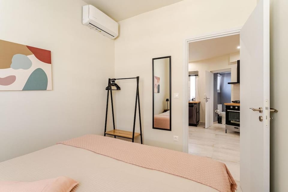 Brand New Modern Stylish 6BDR 3BATH APT-Athens Apartment in Athens