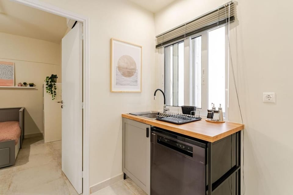 Brand New Modern Stylish 6BDR 3BATH APT-Athens Apartment in Athens