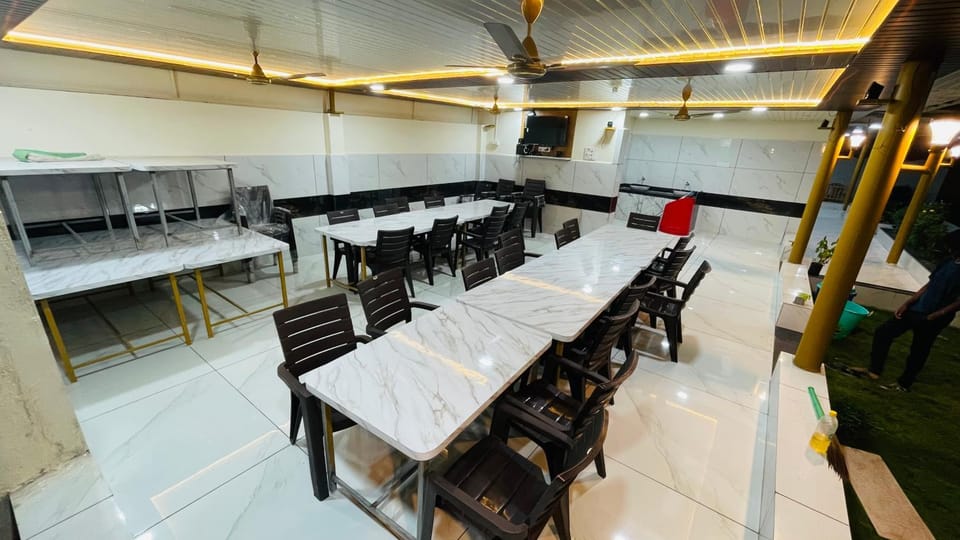 Restaurant/places to eat, Seating area, Meeting/conference room
