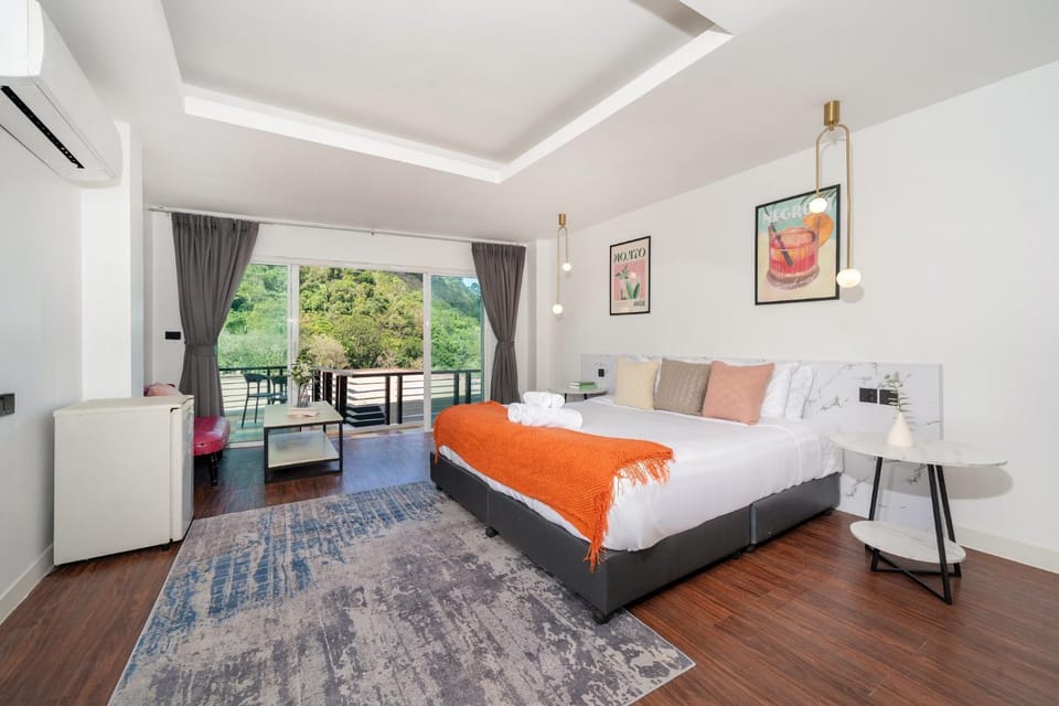 Bed, Photo of the whole room, Seating area, Bedroom, air conditioner