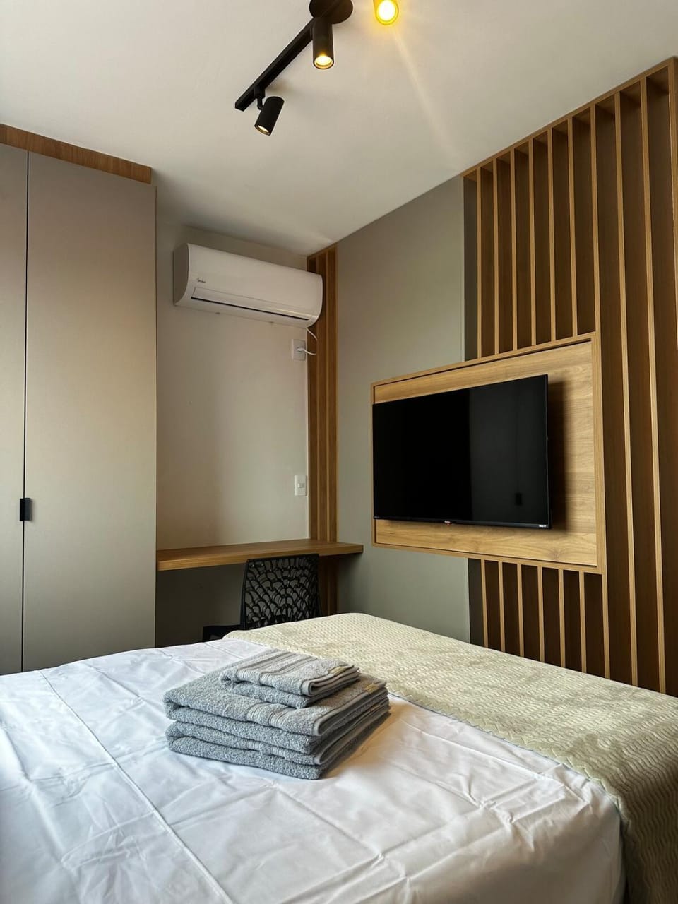 TV and multimedia, Bedroom, air conditioner