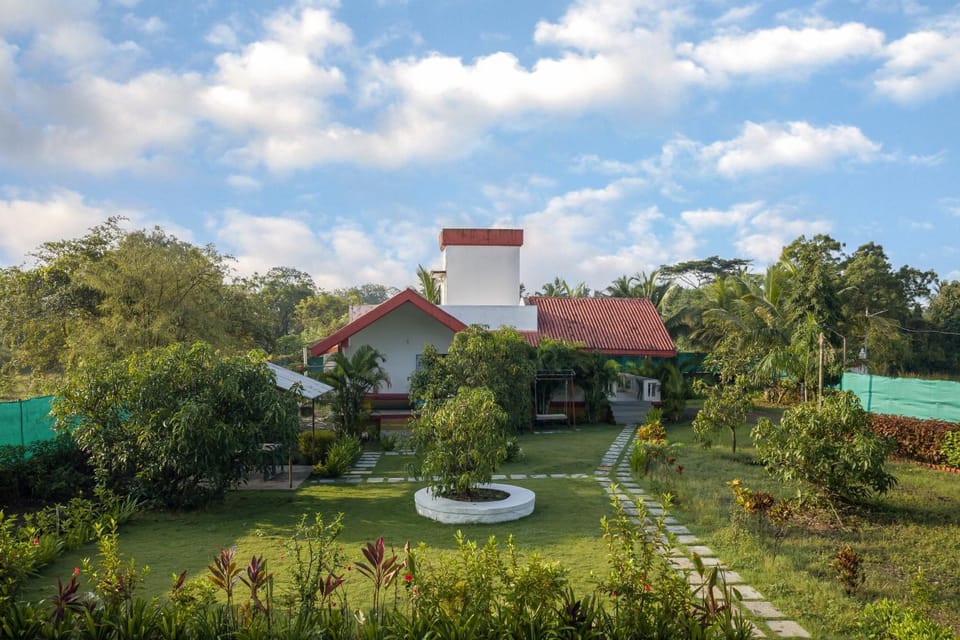 Property building, Day, Garden, Garden view