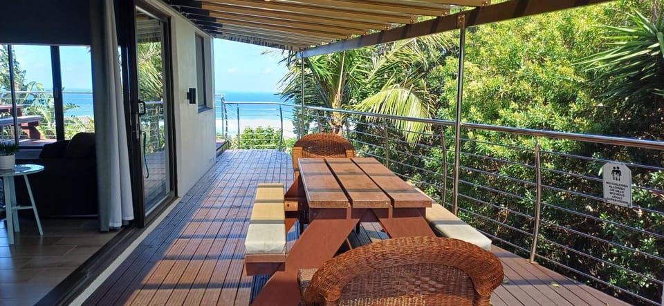 Cove Rock Beachhouse Apartment in Eastern Cape