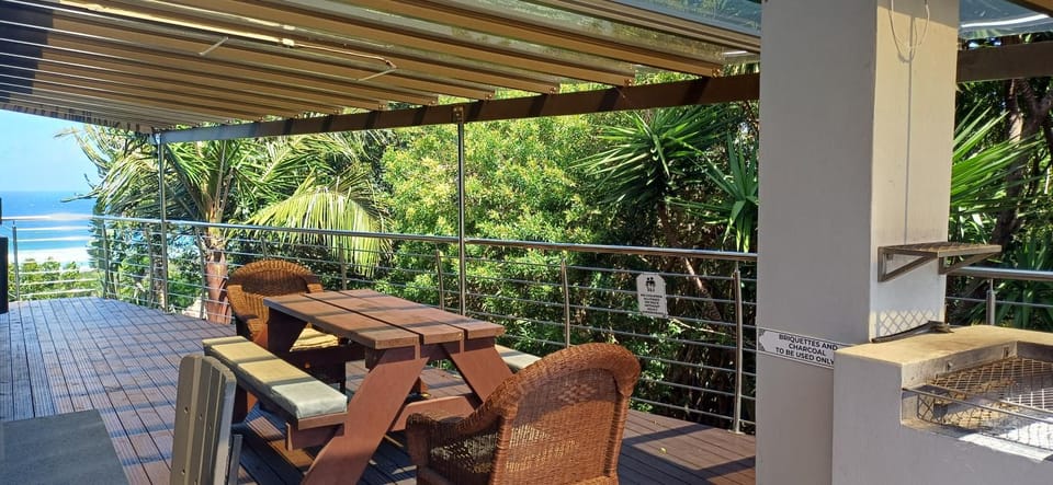 Cove Rock Beachhouse Apartment in Eastern Cape