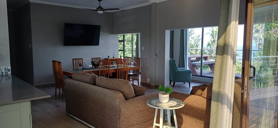 Living room, Dining area, Evening entertainment
