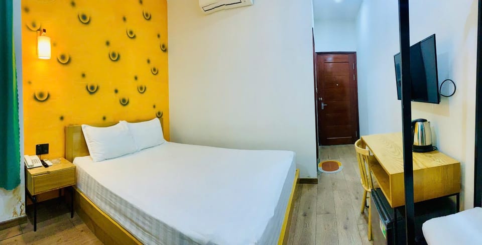 Bed, TV and multimedia, Photo of the whole room, Bedroom, air conditioner