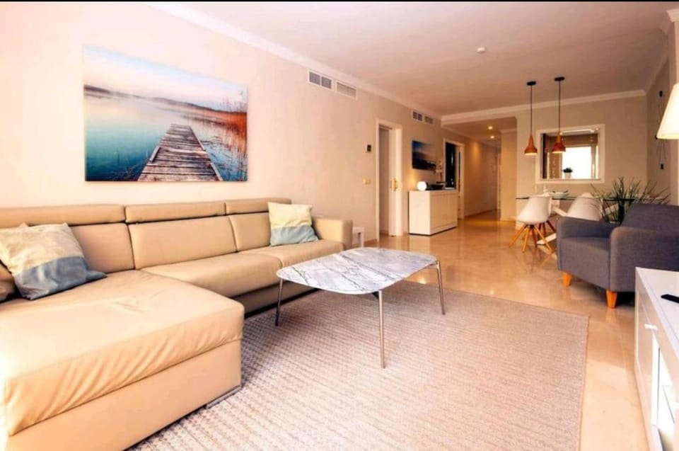 Modern apartment next to pool Apartment in Marbella