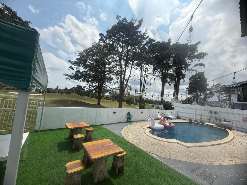 Green Cove Villa A Famosa Karaoke Netflix Private pool Villa in Negeri Sembilan, Malaysia