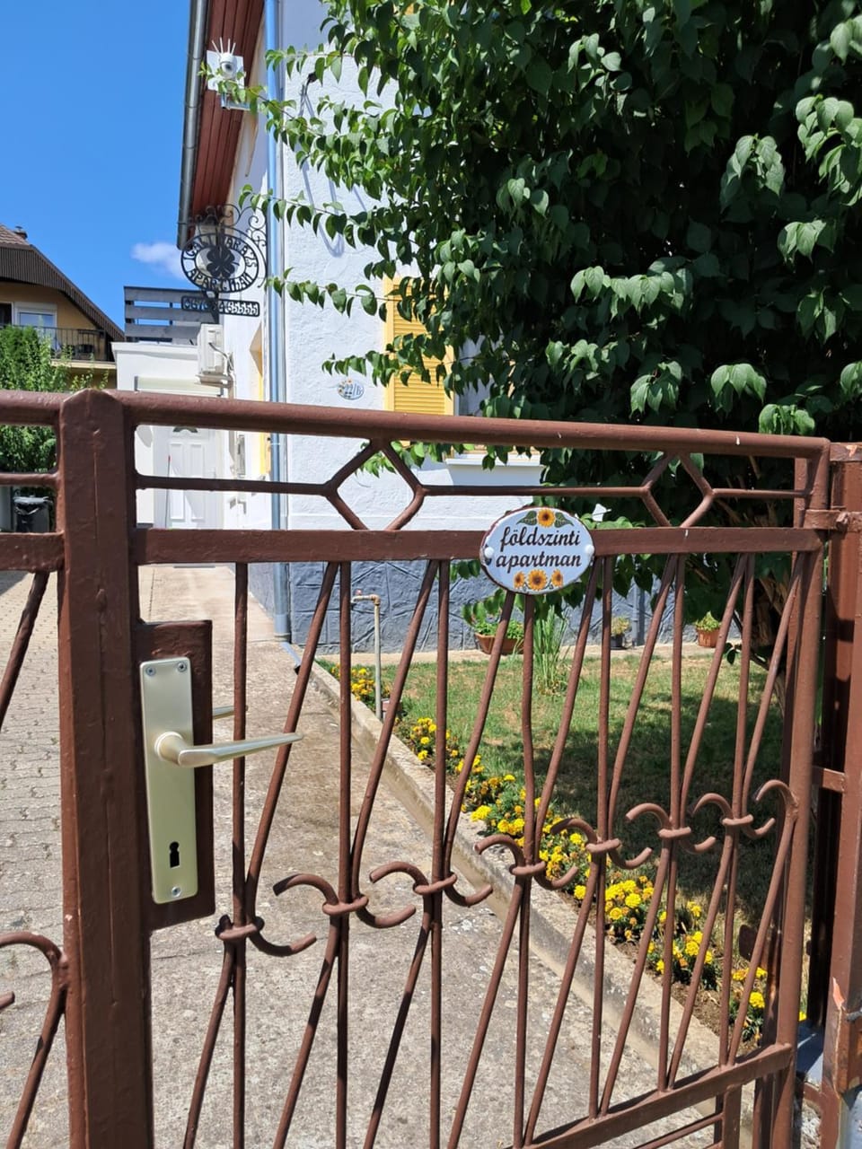 Property building, Facade/entrance