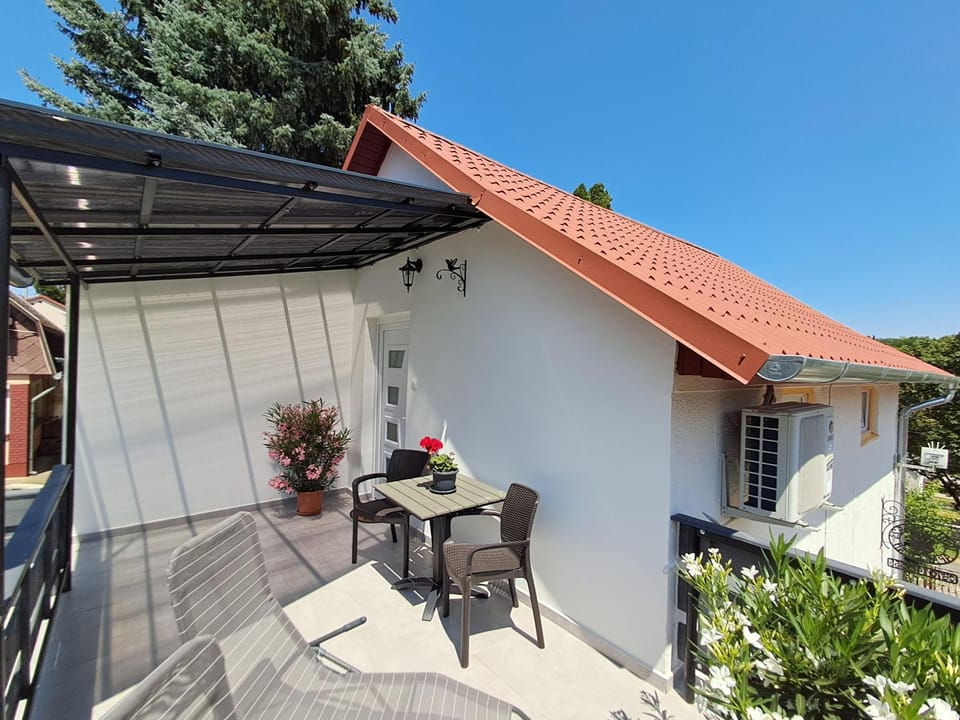 Property building, Balcony/Terrace