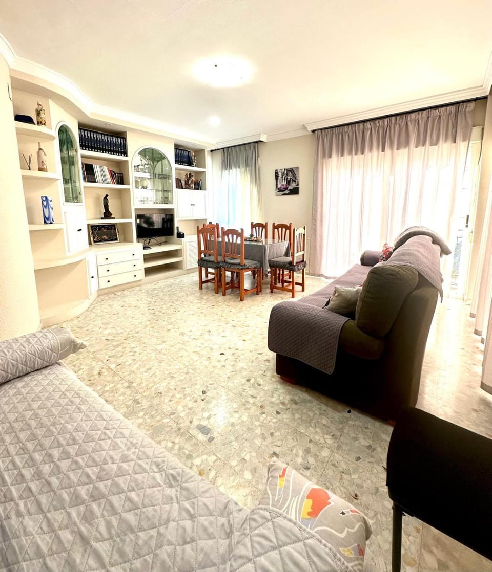 Communal lounge/ TV room, Living room, Dining area