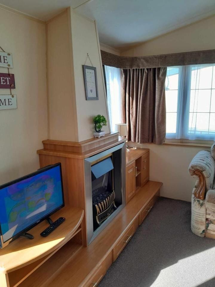 Communal lounge/ TV room, TV and multimedia